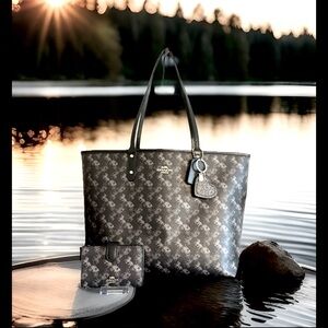 COACH Reversible Horse & Carriage Tote Black w/Lg Wallet & Glitter Heart Fob🤩